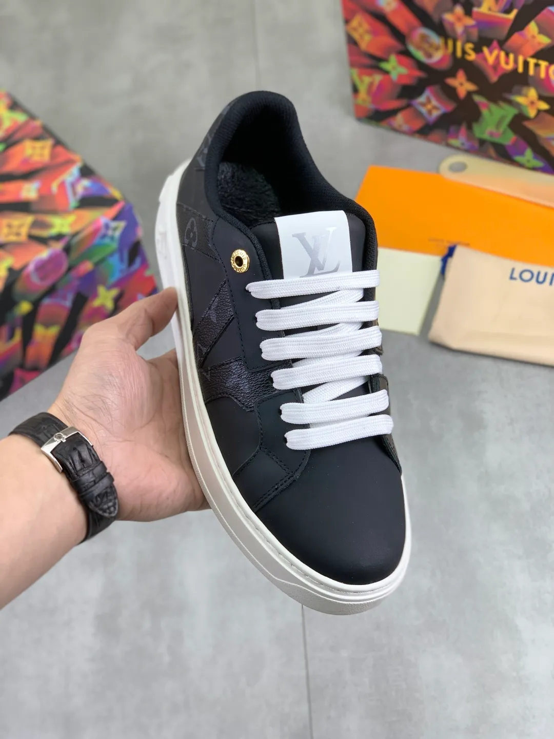 Men's men's shoes P520💰【New style】🆘High quality cowhide【Louis Vuitton】LV official website's latest model🎁casual and fashionable men's shoes👟hot style💥simple and elegant style, exclusive for trendy men. Unique official website's latest brand elements👑original decoration, fashionable and generous, the fabric is made of original denim➕comfortable and breathable mesh lining➕cow leather feet ✅The official website specifies wear-resistant casual outsole, the classic model is taken in real life🎬Color: 4️⃣colors available😍Number of codes: 38-44 Full set of packaging